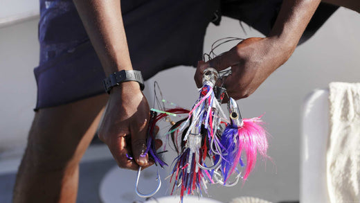 A sportsfisherman untangling trolling lures.