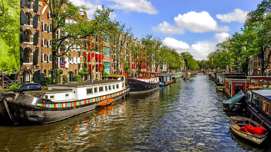 Living on a Canal Boat: The Ultimate Guide for Boating Enthusiasts